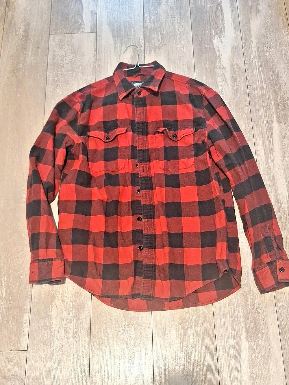 American Eagle AE Classic Flannel Button-Up Shirt Red & Black Medium
